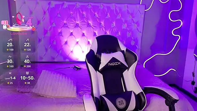 natasha  black online show from October 3, 2025, 7:33 pm