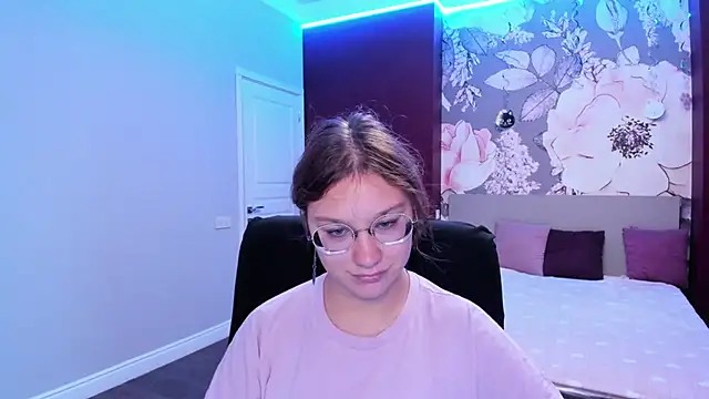 AngelinaLow online show from September 17, 2025, 11:23 am