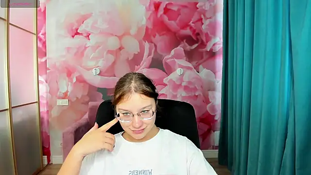 AngelinaLow online show from September 29, 2025, 11:26 am