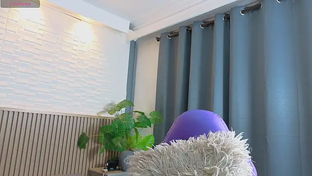 TiffanyWalk online show from April 21, 2026, 12:22 pm