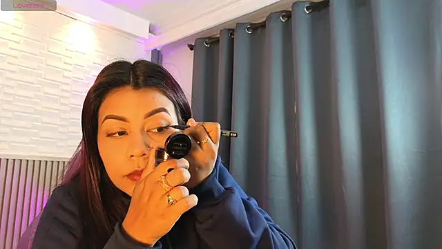 TiffanyWalk online show from April 22, 2026, 12:39 pm