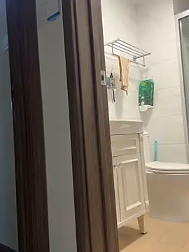 aa520uv online show from September 21, 2025, 5:03 pm