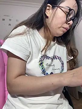 aa520uv online show from September 28, 2025, 1:00 am