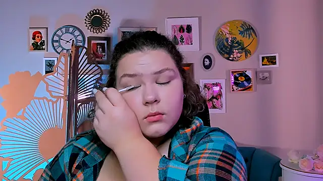 FlorenceAnderson online show from September 25, 2025, 5:44 am