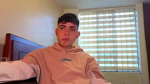 lukeboyce33 online show from September 15, 2025, 10:21 pm