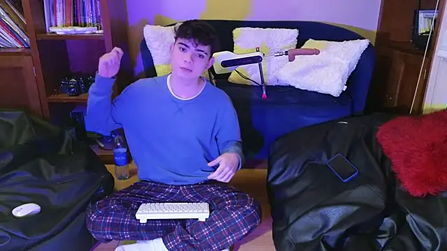 lukeboyce33 online show from January 7, 2026, 2:25 am