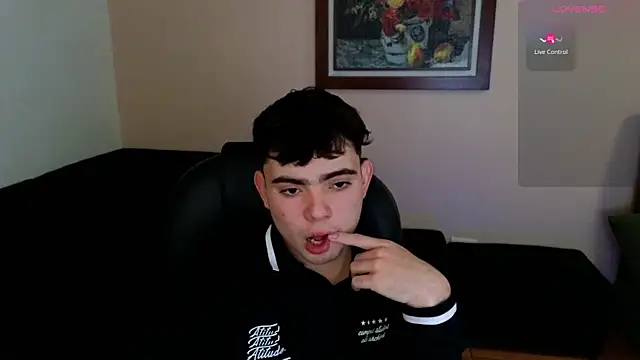 Snapshot of lukeboyce33 chatting on April 17, 2026, 10:46 pm lukeboyce33 online show from April 17, 2026, 10:46 pm