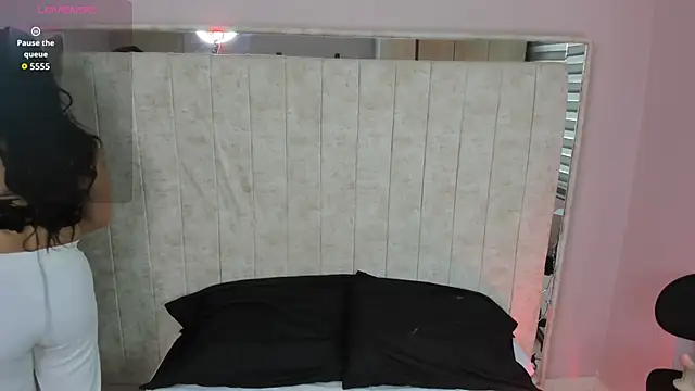 Alice 26  online show from September 8, 2025, 8:30 pm