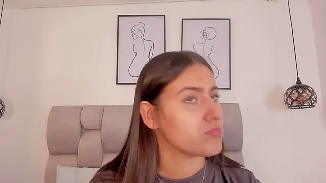 Hanna Evans   online show from October 17, 2025, 12:41 pm