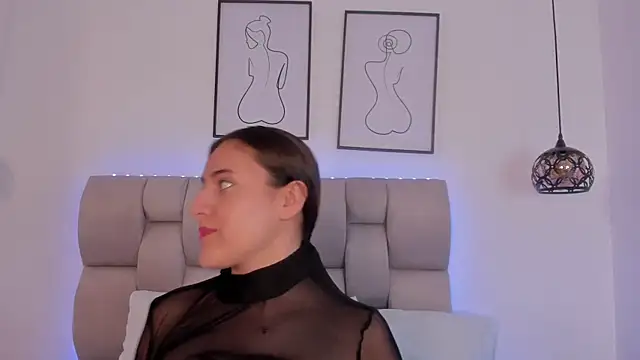 Hanna Evans   online show from November 28, 2025, 12:30 pm