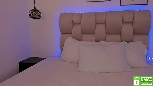 Hanna Evans   online show from April 21, 2026, 12:22 pm