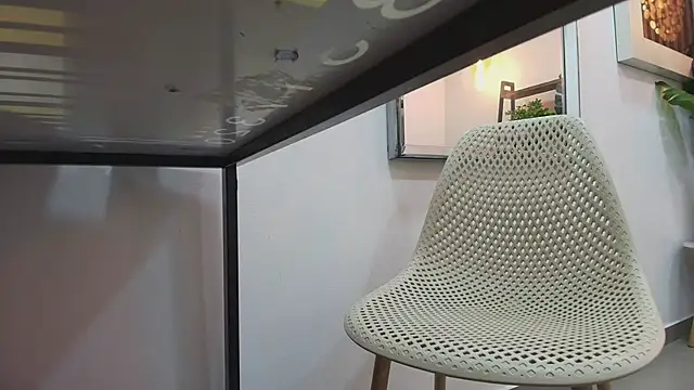 Coral Lise online show from September 22, 2025, 11:01 am