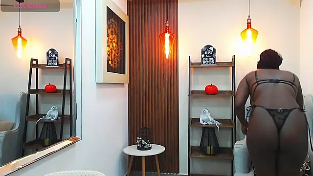 Coral Lise online show from November 5, 2025, 11:10 am