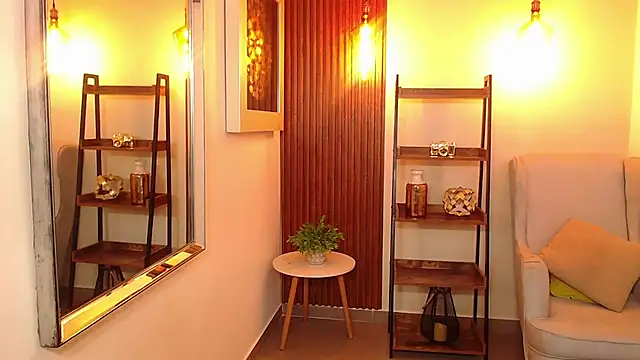 Coral Lise online show from November 27, 2025, 11:12 am