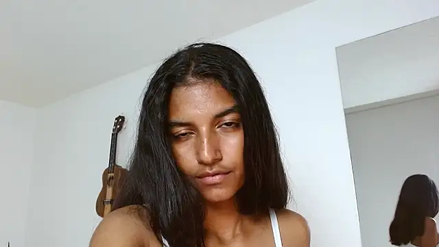 YuliethPetite online show from March 16, 2025, 3:17 pm