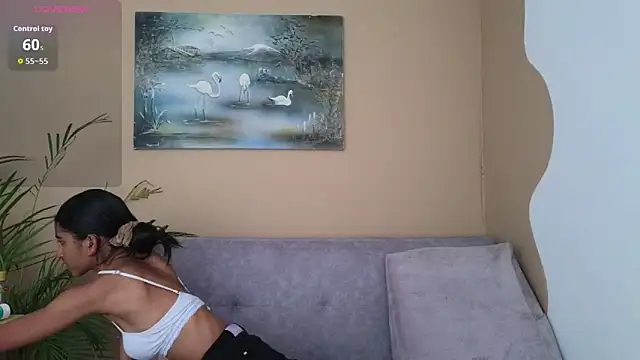 Snapshot of YuliethPetite chatting on April 14, 2026, 1:17 pm YuliethPetite online show from April 14, 2026, 1:17 pm