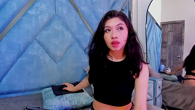 LauryAndNarem69 online show from October 12, 2025, 6:56 am