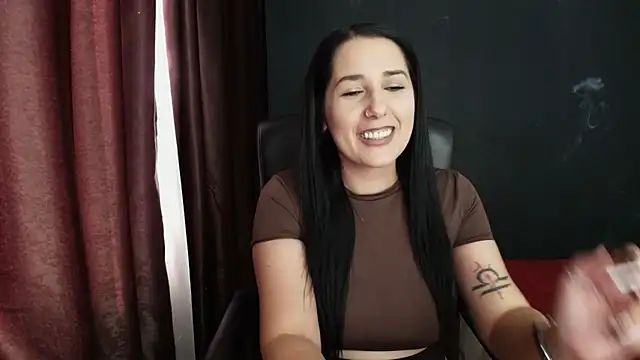 missdyaa online show from October 5, 2025, 12:58 pm