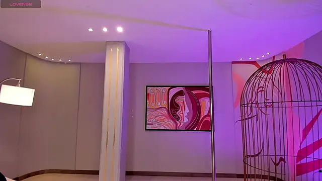 CandaseRussell online show from September 23, 2025, 8:23 pm