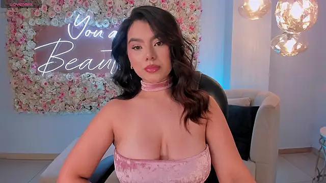 CandaseRussell online show from October 25, 2025, 8:03 pm