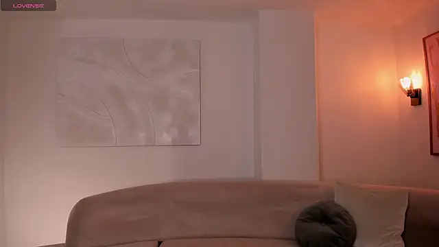 AmaliaCrus online show from April 20, 2026, 8:10 pm