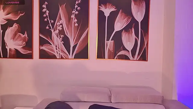 AmaliaCrus online show from April 21, 2026, 8:12 pm