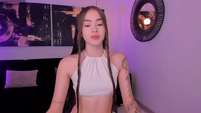 MaiaCollins online show from April 21, 2026, 5:28 pm