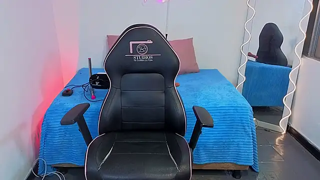 Malory tay1 online show from September 19, 2025, 7:14 pm