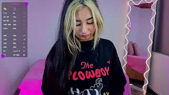 Malory tay1 online show from December 2, 2025, 7:20 pm