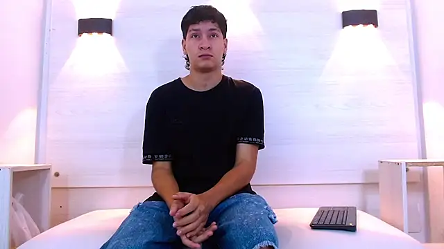 Jhojan twink online show from November 28, 2025, 12:19 pm