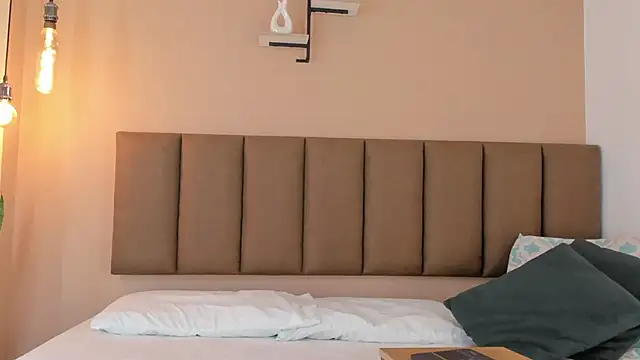 honeygray02 online show from October 8, 2025, 12:03 pm