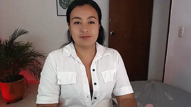 Snapshot of Themagicpotion chatting on June 3, 2026, 4:45 pm Themagicpotion online show from June 3, 2026, 4:45 pm