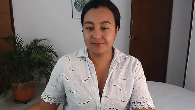 Snapshot of Themagicpotion chatting on July 1, 2026, 6:18 pm Themagicpotion online show from July 1, 2026, 6:18 pm