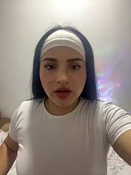 pareja curiosa19 online show from April 9, 2026, 1:27 am