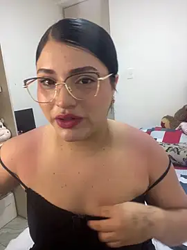 pareja curiosa19 online show from April 20, 2026, 11:39 pm