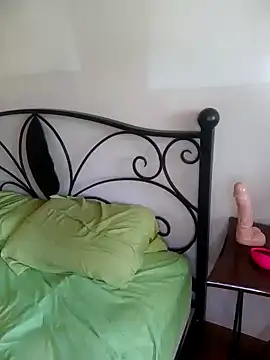 emiliemilf online show from September 22, 2025, 7:27 pm