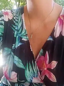 emiliemilf online show from April 2, 2026, 5:43 pm