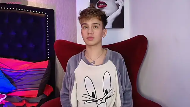 LiamWildx20 online show from September 19, 2025, 4:47 am