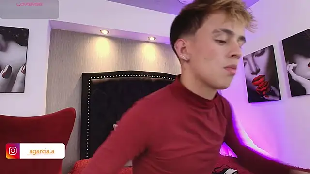 Snapshot of LiamWildx20 chatting on December 17, 2025, 4:40 am LiamWildx20 online show from December 17, 2025, 4:40 am