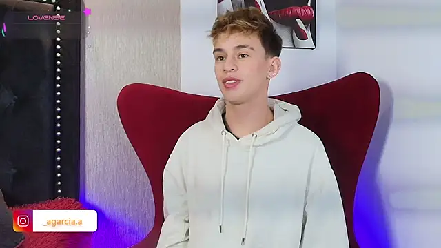 Snapshot of LiamWildx20 chatting on December 22, 2025, 7:27 am LiamWildx20 online show from December 22, 2025, 7:27 am