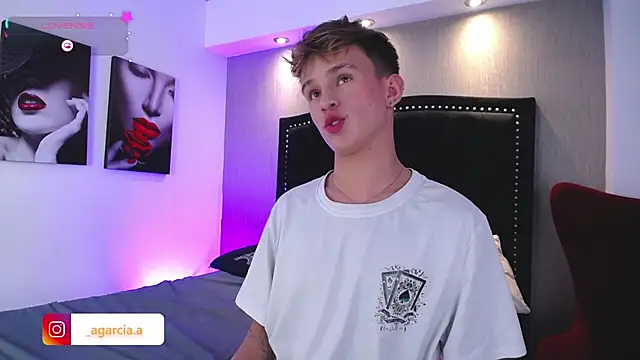 Snapshot of LiamWildx20 chatting on February 12, 2026, 4:40 am LiamWildx20 online show from February 12, 2026, 4:40 am