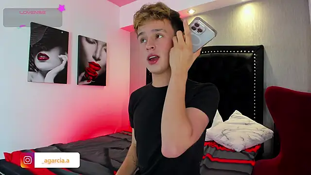 Snapshot of LiamWildx20 chatting on February 19, 2026, 5:03 am LiamWildx20 online show from February 19, 2026, 5:03 am