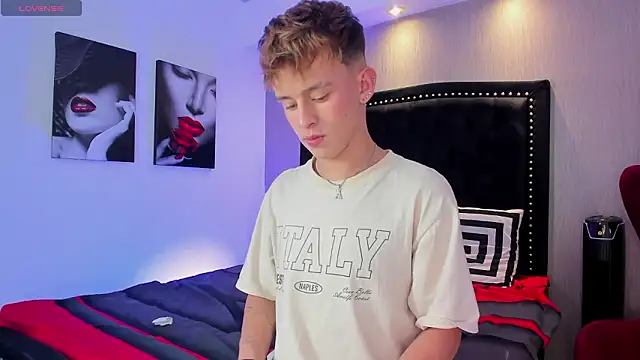 Snapshot of LiamWildx20 chatting on February 22, 2026, 6:46 am LiamWildx20 online show from February 22, 2026, 6:46 am