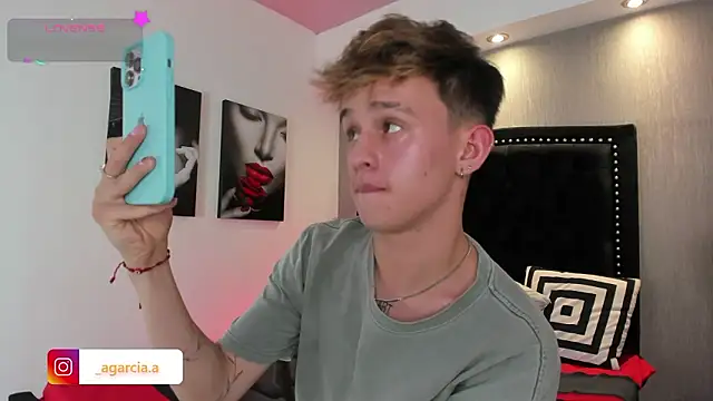 Snapshot of LiamWildx20 chatting on March 1, 2026, 4:03 am LiamWildx20 online show from March 1, 2026, 4:03 am