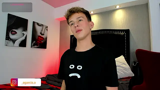 Snapshot of LiamWildx20 chatting on March 3, 2026, 5:02 am LiamWildx20 online show from March 3, 2026, 5:02 am