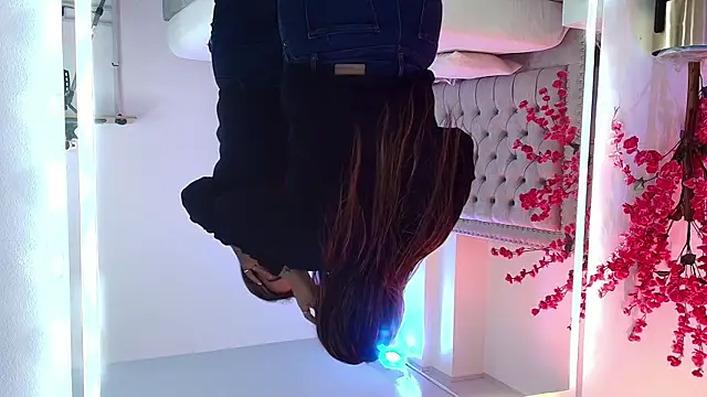 Lia adamsss online show from April 18, 2026, 3:43 am