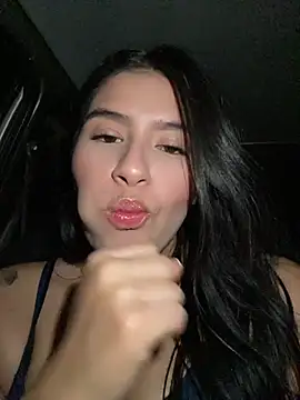 andrea gomes  online show from May 4, 2026, 12:06 am