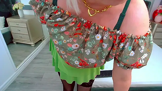 SuzzySun online show from March 7, 2025, 5:17 pm