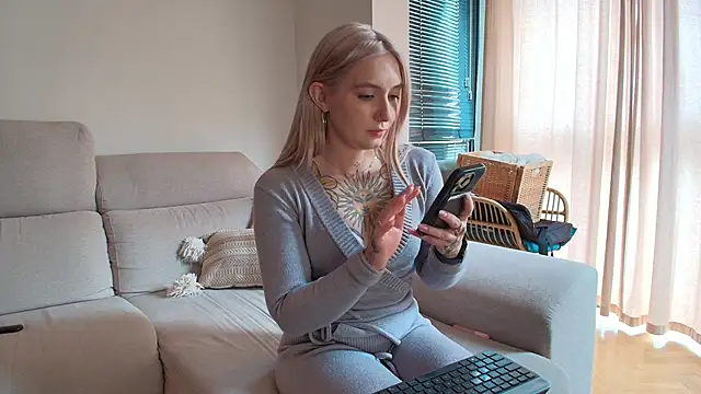 tattoobbgirl online show from March 20, 2026, 3:06 pm