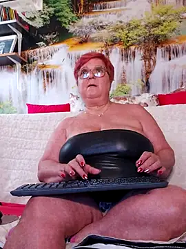 QueenPammy1 online show from February 18, 2025, 6:37 am